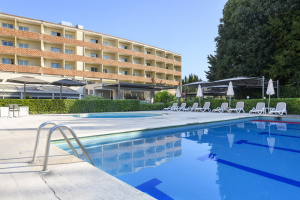2025 HOTEL CROWNE PLAZA PISCINA + POOL BAR – principale